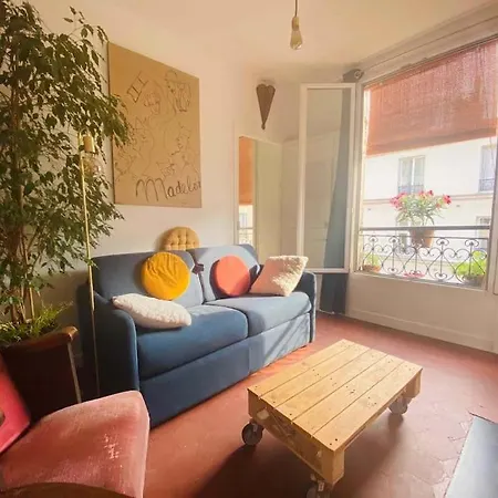 Appt Lumineux Avec Jolie Deco A Paris